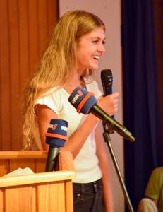 Konstanze Klosterhalfen beantwortet die Fragen des Publikums