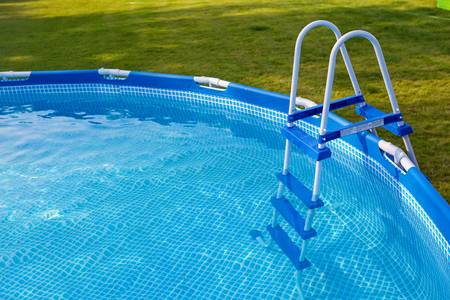 Pool im Garten