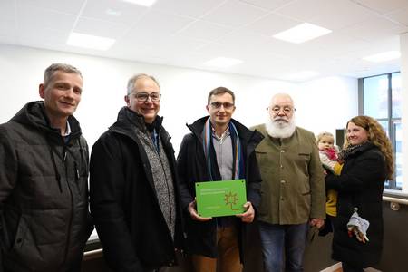(v.l.n.re.) Stefan Hillebrand (Ingenieurbüro Jüngling), Technischer Dezernent Theo Krämer, Thomas Krischik (Westenergie AG), Ulrich Berres (Geschäftsbereichsleiter Kultur) und Diana Dettinger (Städtische Fördermittelakquise) freuen sich über die LED-Förderung.