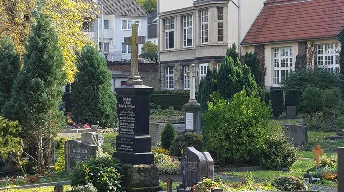 Der Friedhof am Palastweiher in Königswinter-Alsttadt
