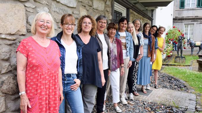 Die Gleichstellungsbeauftragte (1. vr.) und die Ratsfrauen aus Königswinter laden zum Sommerfilmabend ein.