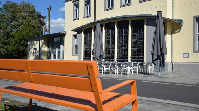 orangene bank bahnhof königswinter 2