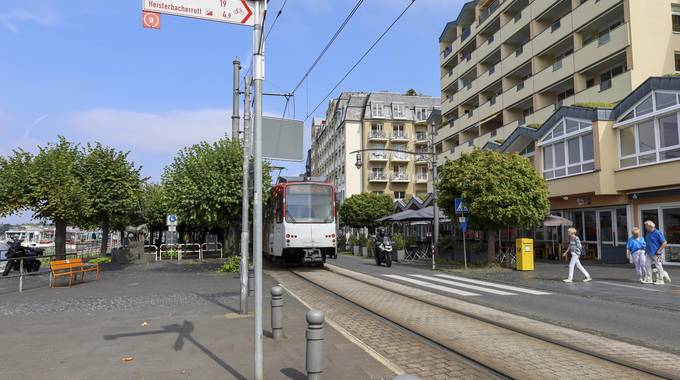 rheinalleebahnzebrastreifen retusche