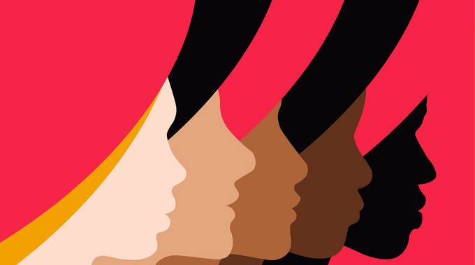 Seitenansicht von 5 Frauenköpfen verschiedener Haut- und Haarfarben, illustrierte Darstellung