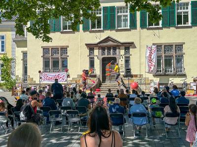 StädtebauZirkusJonglage02