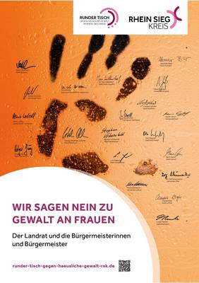 Plakat mit abwehrender Hand und Unterschriften des Landrats und aller Bürgermeister*innen aus dem Kreis