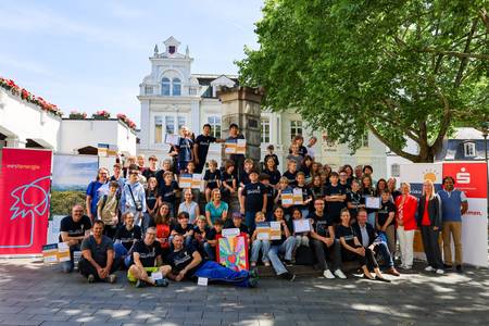 Gruppenbild aller Teilnehmenden