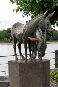 Der Esesbrunnen an der Rheinallee