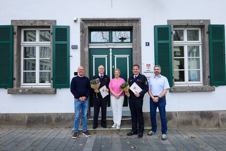 Michael Bungarz (2.v.li) und Jens Bellinghausen (2.v.re) erhielten ihre Bestellungsurkunden © Stadt Königswinter/Pressestelle Michael Bungarz (2.v.li) und Jens Bellinghausen (2.v.re) erhielten ihre Bestellungsurkunden