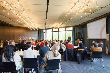 Ein vollbesetzter Saal