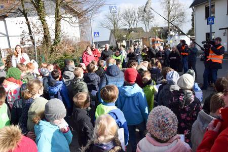 SchuelerlotsinHelgaVoethGratulationSchulkinder