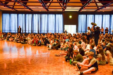 500 Schülerinnen und Schüler, Lehrkräften und ehemaligen Vereinsmitglieder der SSG Königswinter e.V. empfangen Koko