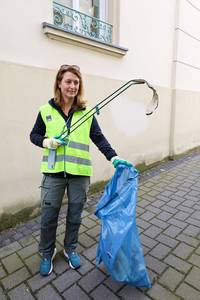 Kuriositäten wie eine Schuhsohle findet eine Mitarbeiterin in einer der Altstadtgässchen.