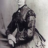 Elinor in Wiltwenkleidung