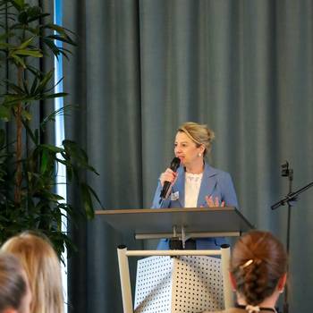 Bürgermeisterin Heike Jüngling unterstrich in ihrem Grußwort die Priorität des Themas für die Stadt