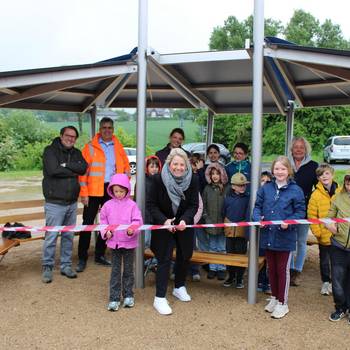 Bürgermeisterin Heike Jüngling eröffnet den Jugendplatz in Ittenbach © Stadt Königswinter jugendplatzittenbach quer