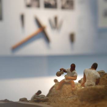 Ausschnitt der Ausstellung Bergbau im Siebengebirge © Jan Rothstein Kleine Figuren in Bergbau-Situation