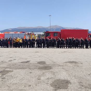 Die Waldbrandeinheit ist im Hafen von Igoumenitsa / Griechenland eingetroffen