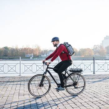 Radfahrer auf dem Weg zur Arbeit