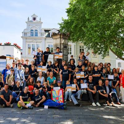 Gruppenbild aller Teilnehmenden