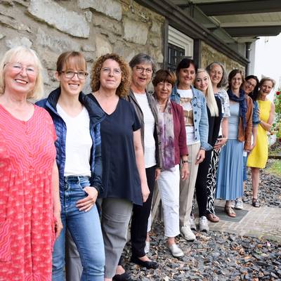 Die Gleichstellungsbeauftragte (1. vr.) und die Ratsfrauen aus Königswinter laden zum Sommerfilmabend ein.