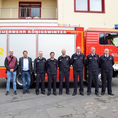 Bürgermeister Lutz Wagner (2.v.li.) bedankte sich bei den Einsatzkräften der Freiwilligen Feuerwehr Königswinter für die tatkräftige Unterstützung im Waldbrandeinsatz in Frankreich.