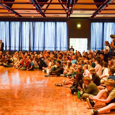 500 Schülerinnen und Schüler, Lehrkräften und ehemaligen Vereinsmitglieder der SSG Königswinter e.V. empfangen Koko