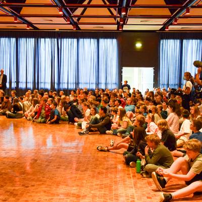 500 Schülerinnen und Schüler, Lehrkräften und ehemaligen Vereinsmitglieder der SSG Königswinter e.V. empfangen Koko