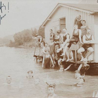 Menschen beim Baden im Strandbad Rhöndorf, Fotografie, um 1925