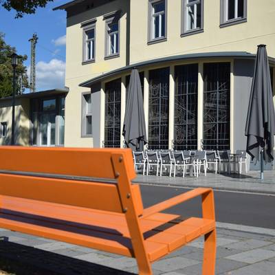 orangene bank bahnhof königswinter 2 ©StadtKöwi/F.Striewe