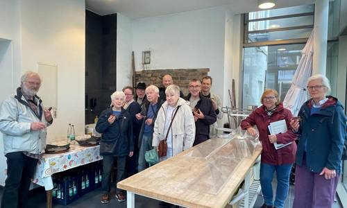 Die Gruppe der Teilnehmenden im Museum