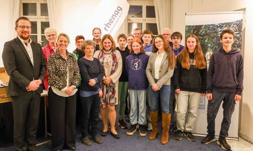 Gruppenbild mit den Beteiligten und Sponsoren