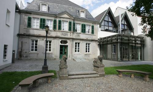 Gartenansicht des Museums