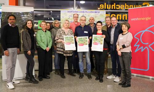 Die Preisträgerinnen und Preisträger zusammen mit Vertretern der Stadtverwaltung und westenergie