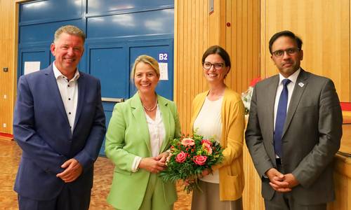 Die neu gewählte Beigeordnete Nadja Johnen (2.v. re) vervollständigt den Verwaltungsvorstand der Stadt Königswinter.