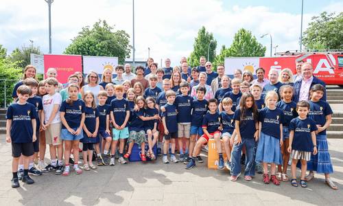 Die Schülerinnen und Schüler und weitere Akteure von "Schlau unterwegs"