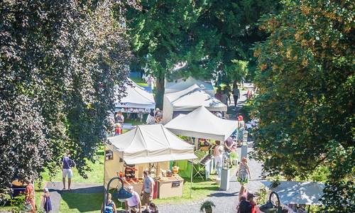 Blick von oben auf den Markt