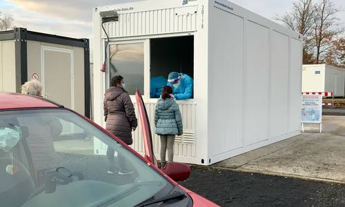 Das Drive-In-Testzentrum in Oberpleis testet ab sofort wieder auf das Coronavirus.