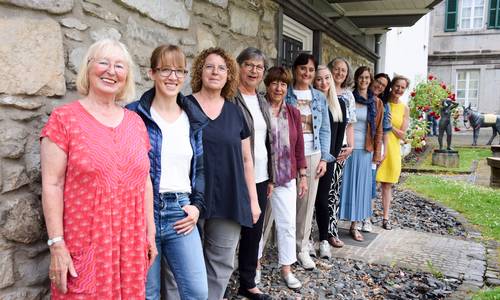 Die Gleichstellungsbeauftragte (1. vr.) und die Ratsfrauen aus Königswinter laden zum Sommerfilmabend ein.