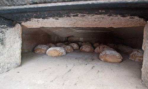 Steinofenbrot aus dem Backofen