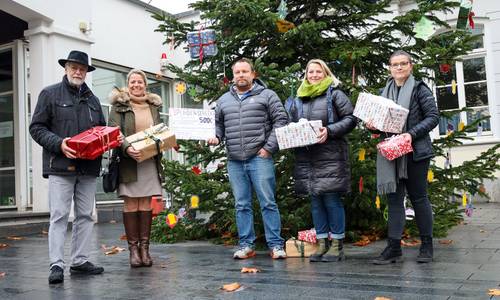 v.l.n.re.: Manfred Lehn, Dezernentin Heike Jüngling, Bruno Gola, Geschäftsbereichsleiterin Soziales und Generationen Yvonne Gozdzik, Projektleiterin Sarah Thomas.