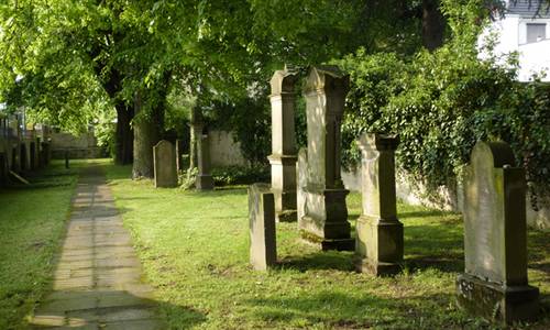 Grabsteine auf dem jüdischen Friedhof in Königswinter-Altstadt