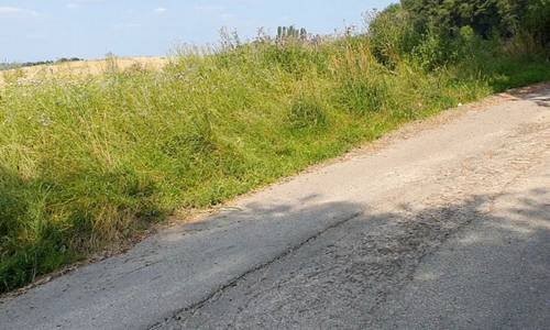 Noch nicht sanierter Wirtschaftsweg in Bockeroth