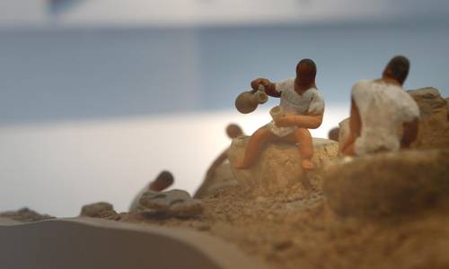 Kleine Figuren in Bergbau-Situation