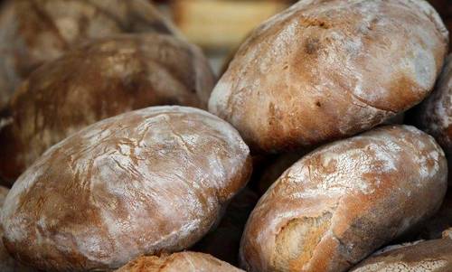 Steinofenbrot im Museums-Backofen