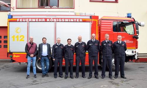 Bürgermeister Lutz Wagner (2.v.li.) bedankte sich bei den Einsatzkräften der Freiwilligen Feuerwehr Königswinter für die tatkräftige Unterstützung im Waldbrandeinsatz in Frankreich.