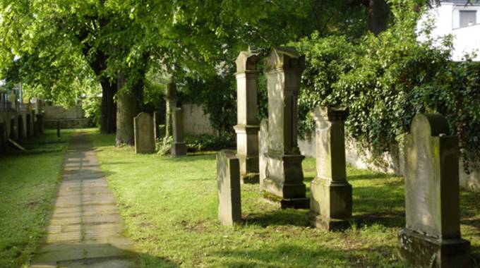 Grabsteine auf dem jüdischen Friedhof in Königswinter-Altstadt