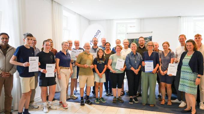 Die Gewinnerinnen und Gewinner des diesjährigen STADTRADELN wurden von der Stadt Königswinter und rhenag Energie ausgezeichnet. © Stadt Königswinter/Pressestelle Gruppenbild der Gewinner:innen