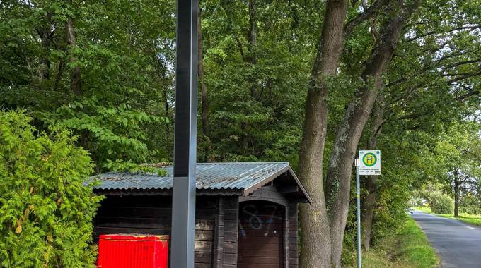Die neue Laterne an der Haltestelle "Frohnhardt Denkmal"