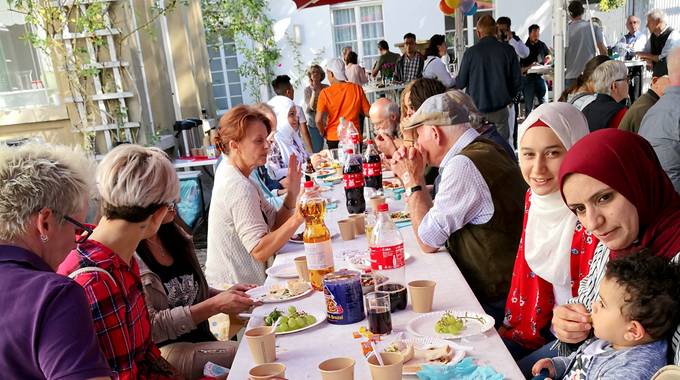 Ehrenamtsgrillen 2019 Gemeinsamer Austausch und Kennenlernen: Rund ein Viertel der 119 Angemeldeten sind einst selber geflüchtet.